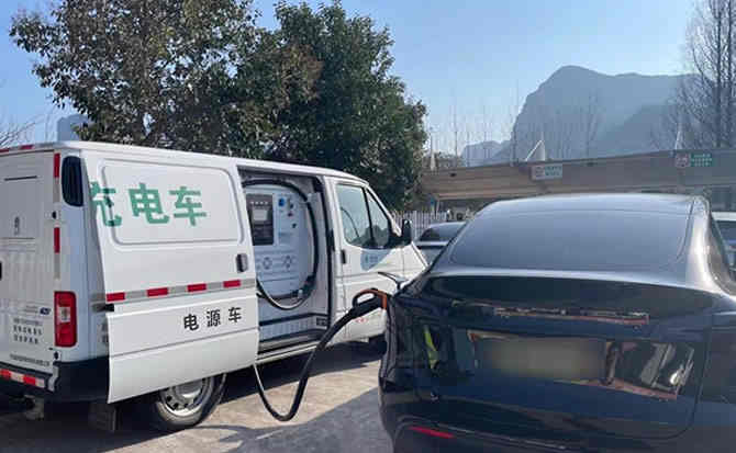 康定汽车搭电